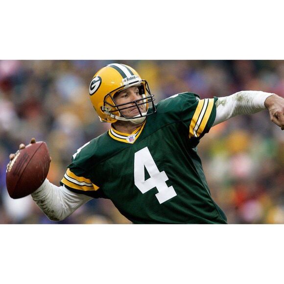Green Bay Packers . Size: Extra Large (46-48) . #4 Brett Favre . Champion Jersey - Picture 4 of 5